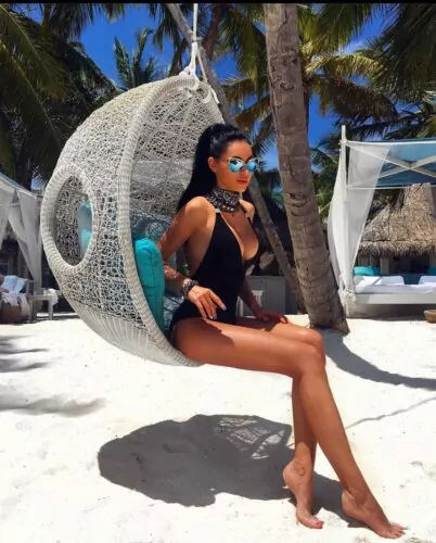 Christina is 25 years old in Haifa