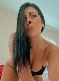Alisa is a beautiful girl in the center located in a discreet apartment