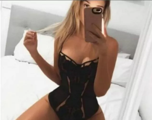 מילה מחכה לך בדירה שלה