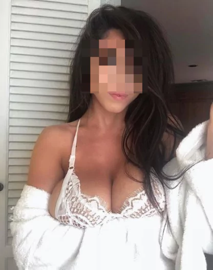 מארחת בפרטיות ברעננה